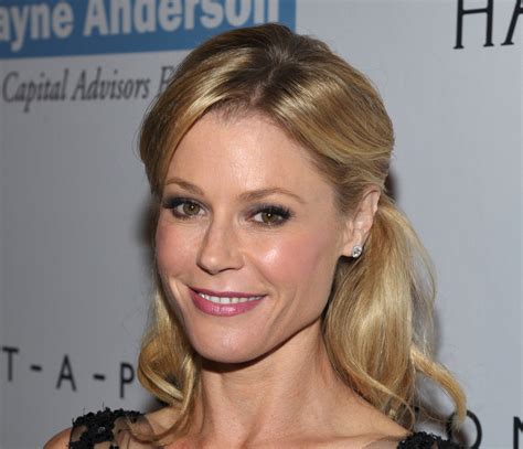 julie bowen boobs|Julie Bowen Says She Had Plastic Surgery After Her Twins。